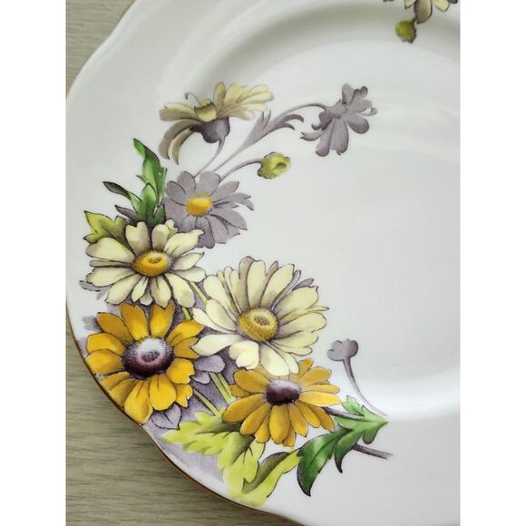 PLATES-SALAD/DESSERT-ROYAL ALBERT-Flower of the Month-No. 4 Daisy-Replacement - Picture 2 of 8